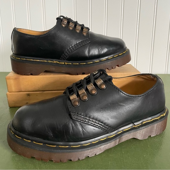 VTG *England* Dr Martens Loop Closure Oxfords/Low Boots in Black Leather - Picture 2 of 10
